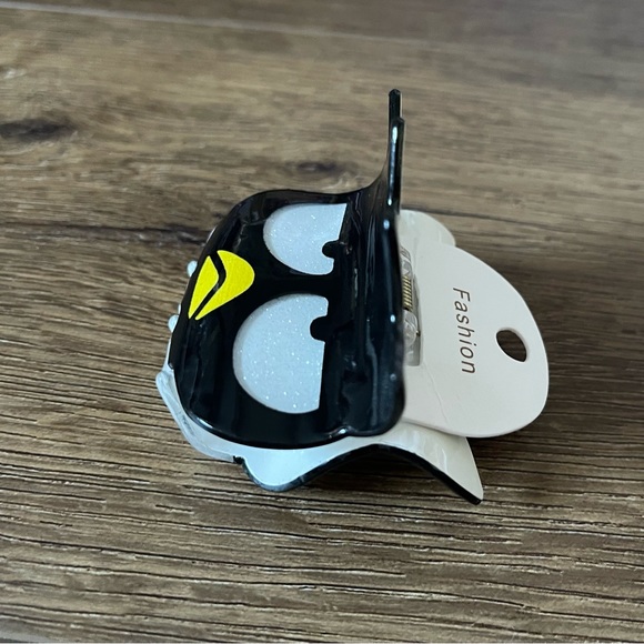 Only 1 Left! BADTZ-MARU (Sanrio)-NWT Medium Sized Hair Claw - Picture 9 of 11